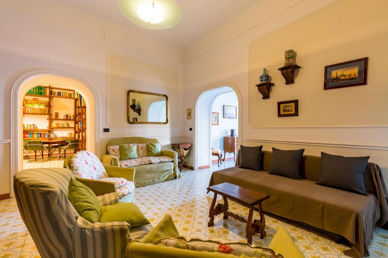 Villa Paola - Hidden Panoramic Garden And Terraces By Napoliapartments Экстерьер фото